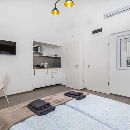 Urban In The Center Apartment Budapest