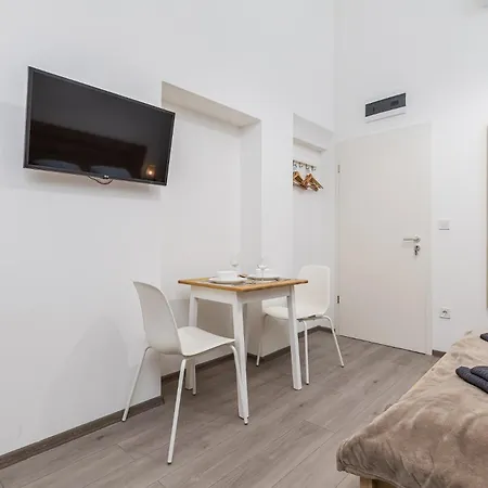 Urban In The Center Apartment *